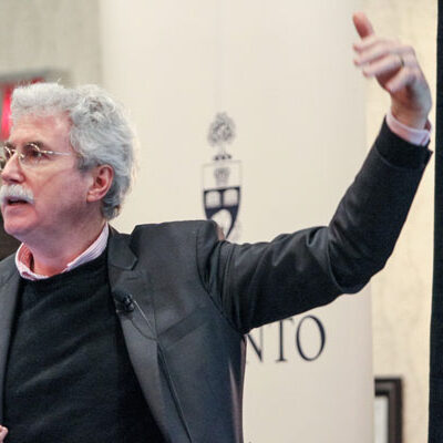 Professor Eric Miller (CivE) addressed a crowd University of Toronto alumni and friends on as part of the U of T in Your Neighbourhood lecture series. (Photo: Paul Terefenko)