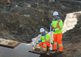 University of Toronto researchers Tara Colenbrander Nelson and Dr. Kelly Whaley Martin collecting water samples at Hudbay’s 777 mine in Flin Flon, Manitoba for use in their innovative “reactive sulfur” monitoring technique. (Photo: Prof. Lesley Warren)